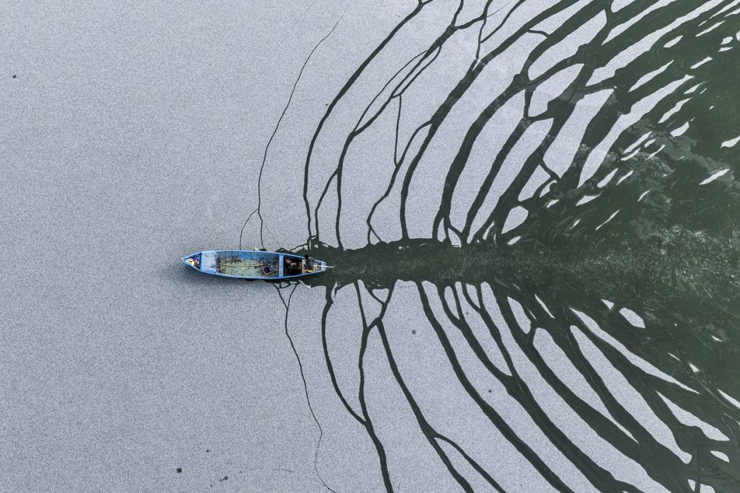 Karı, kışı gelin birde onlara sorun! Konya'da buzu kırıp ekmeklerini çıkartıyorlar 11